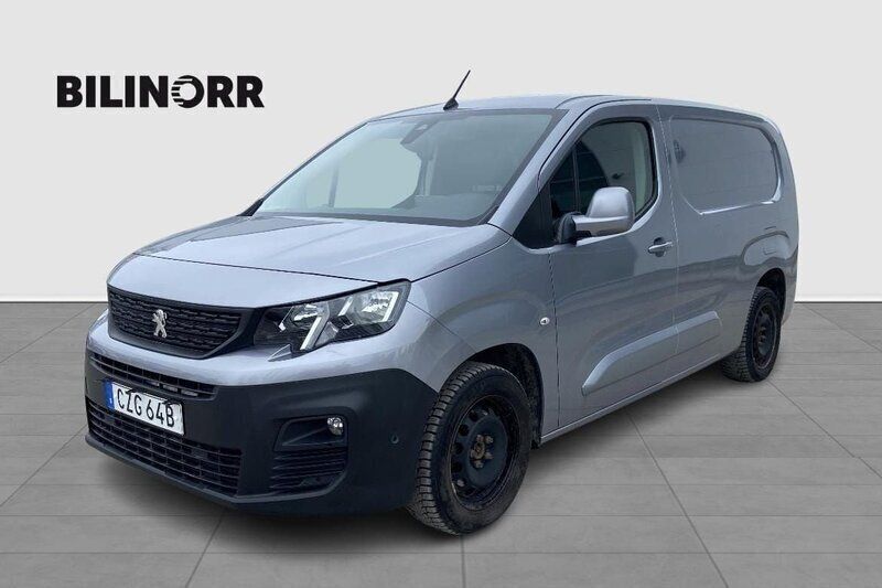 Grå Begagnad 2019 Peugeot Partner Minibuss | 159 900 kr (Marknadspris) - Bild 1/4