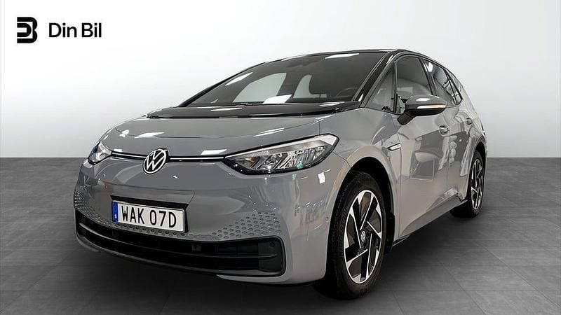 Grå Begagnad 2023 VW ID.3 Pro Performance Halvkombi | 289 800 kr (Marknadspris) - Bild 1/4