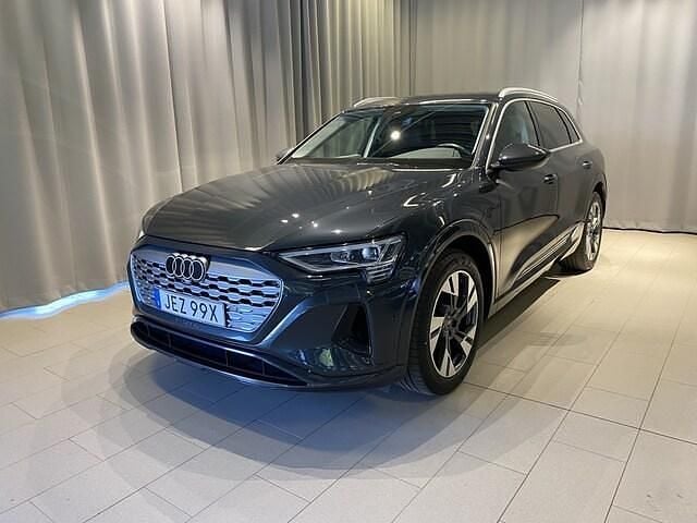 Manhattangrå metallic Begagnad 2023 Audi Q8 e-tron Proline SUV | 499 900 kr (Superpris) - Bild 1/4