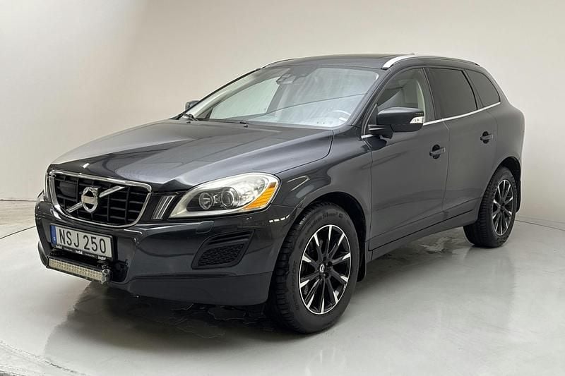 Grå Begagnad 2011 Volvo XC60 Summum SUV | 88 000 kr (Superpris) - Bild 1/4