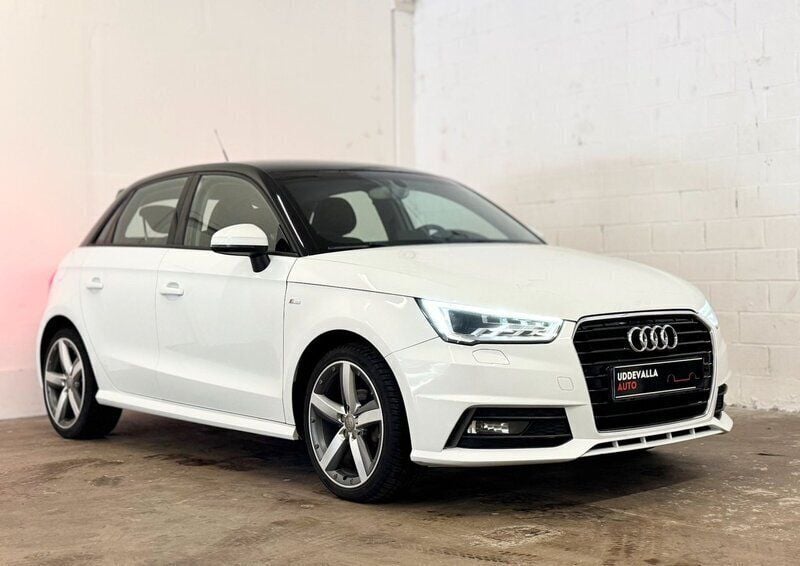 Vit Begagnad 2015 Audi A1 Sportback Sport Halvkombi | 98 900 kr (Marknadspris) - Bild 1/4