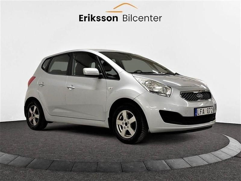 Begagnad Kia Venga EX 90 HK (66 kW) 2010 Silver Halvkombi