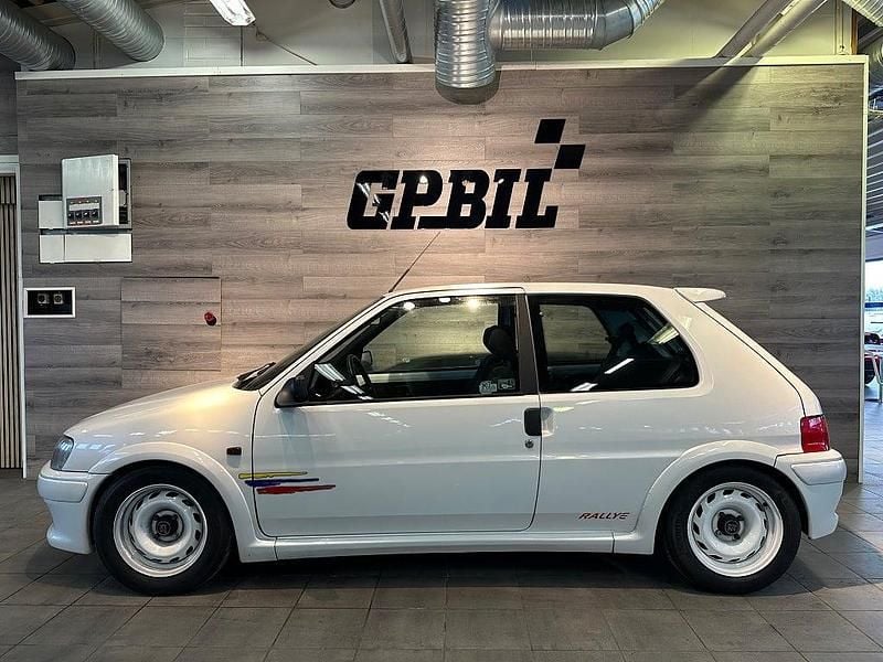Begagnad Peugeot 106 101 HK (74 kW) 1998 Vit Halvkombi