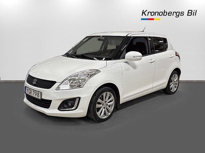 Vit Begagnad 2017 Suzuki Swift Halvkombi | 69 500 kr - Bild 1/4