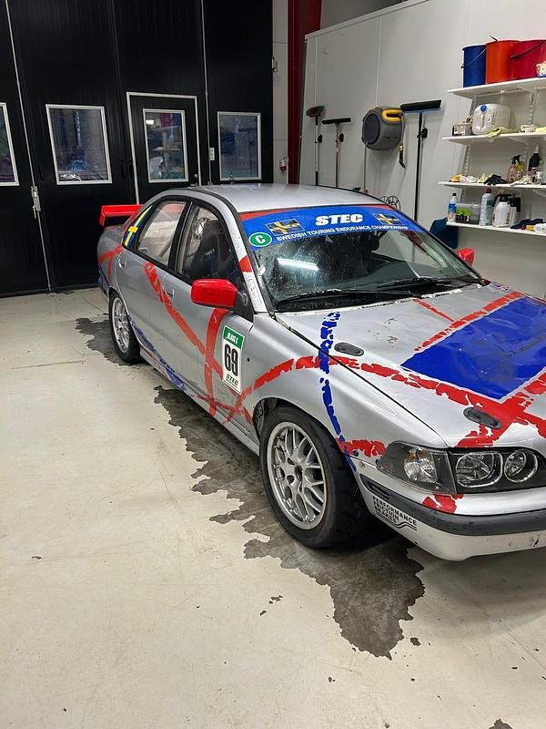 Flerfärgad Begagnad 2000 Volvo S40 Sedan | 75 000 kr - Bild 1/1