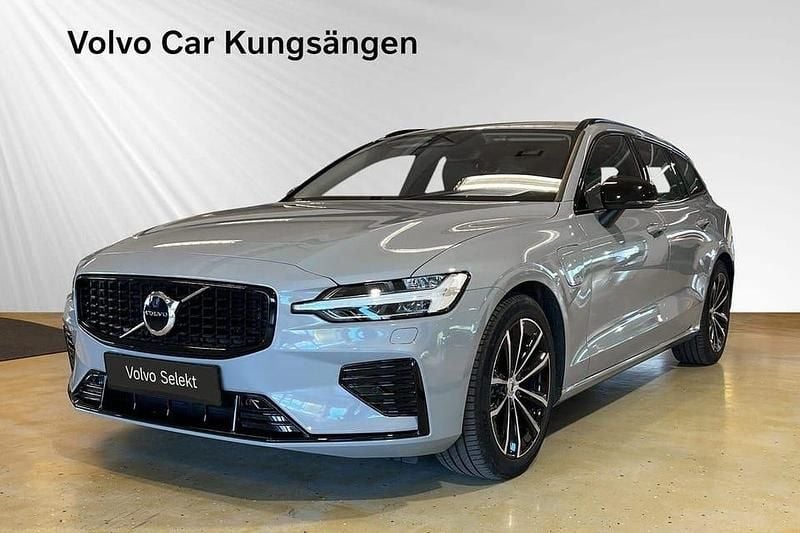 Grå Begagnad 2025 Volvo V60 Plus Kombi | 469 900 kr - Bild 1/4