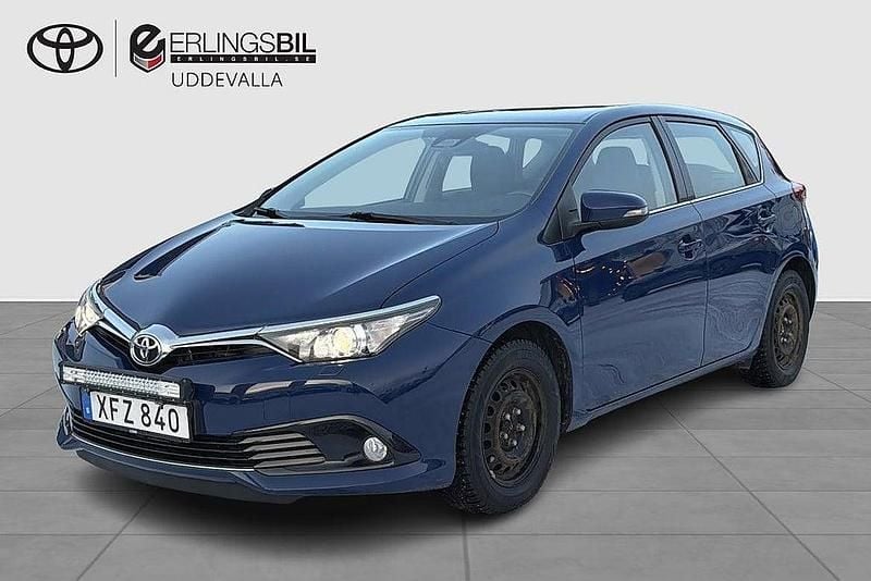 Blå Begagnad 2017 Toyota Auris Halvkombi | 129 000 kr (Bra pris) - Bild 1/4