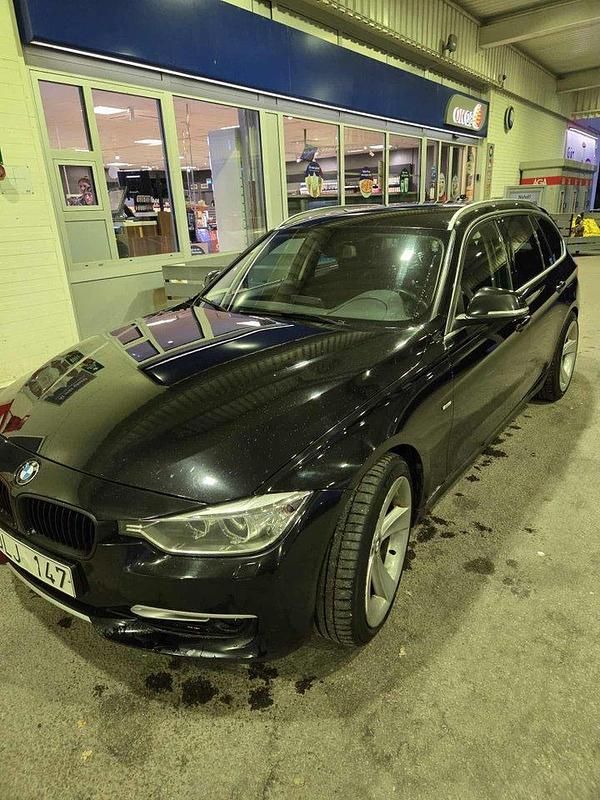 Svart Begagnad 2014 BMW 320 Kombi | 120 000 kr (Bra pris) - Bild 1/4