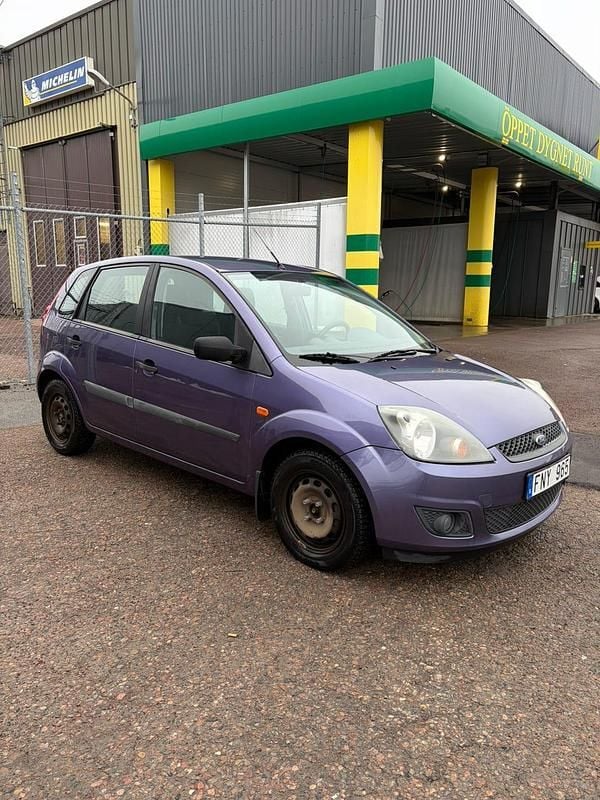 Begagnad Ford Fiesta 70 HK (51 kW) 2007 Halvkombi