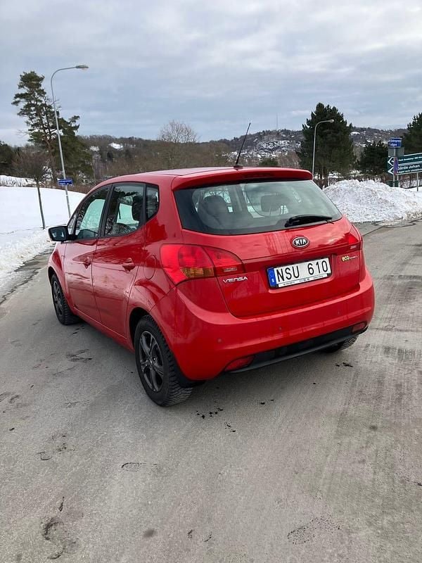Begagnad Kia Venga 90 HK (66 kW) 2011 Halvkombi