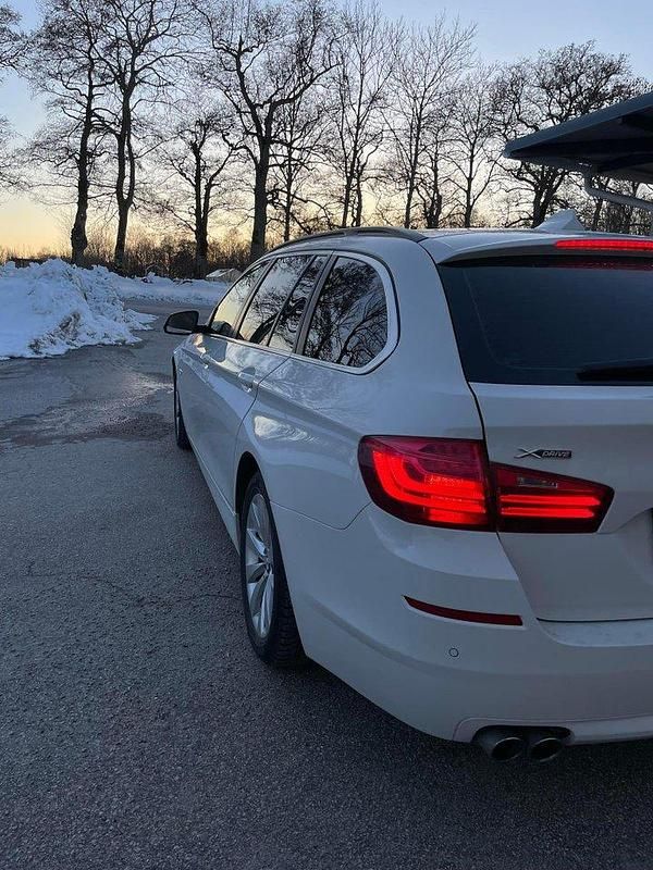 Vit Begagnad 2016 BMW 520 Kombi | 120 000 kr (Bra pris) - Bild 1/4