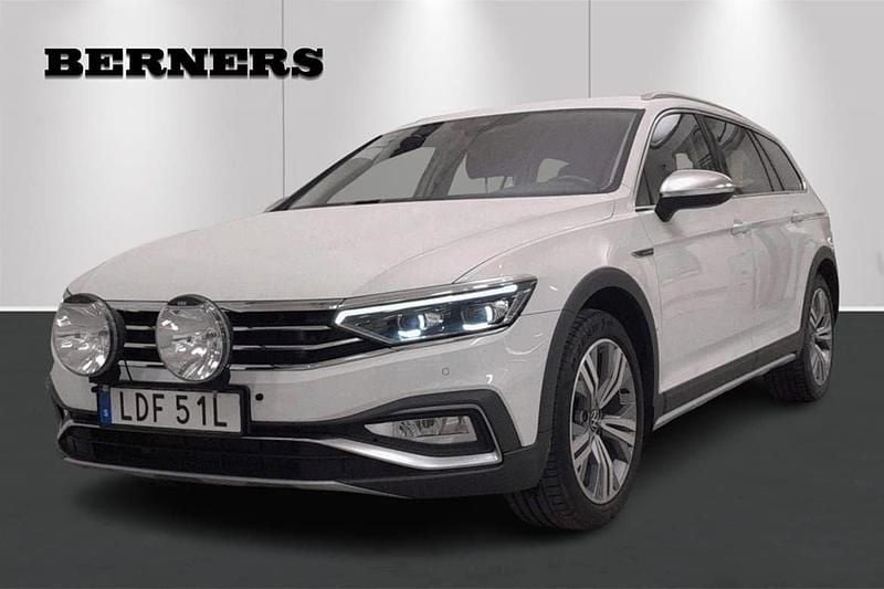 Vit Begagnad 2021 VW Passat Alltrack Kombi | 279 900 kr (Marknadspris) - Bild 1/4
