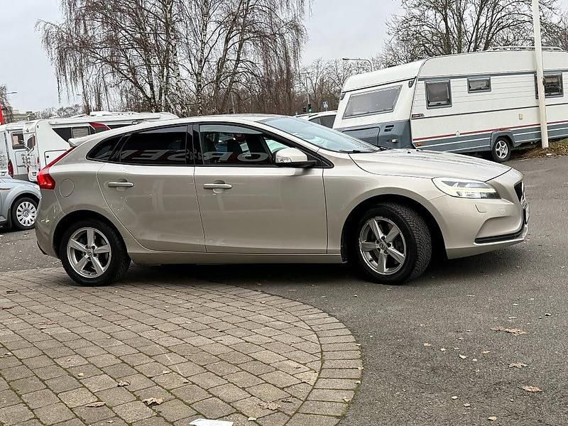 Begagnad Volvo V40 Kinetic 152 HK (111 kW) 2017 Brun Halvkombi