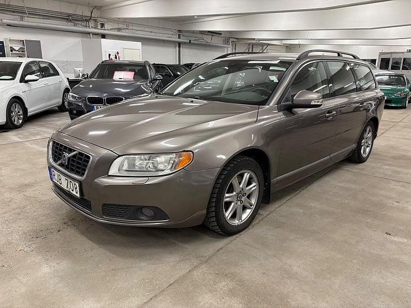 Begagnad Volvo V70 Momentum 185 HK (136 kW) 2008 Grå Kombi