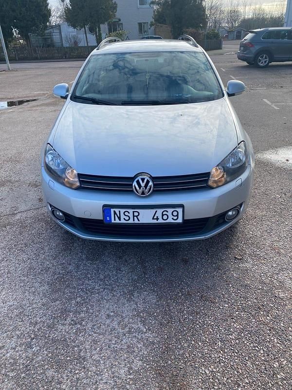 Begagnad VW Golf VI 102 HK (75 kW) 2011 Halvkombi