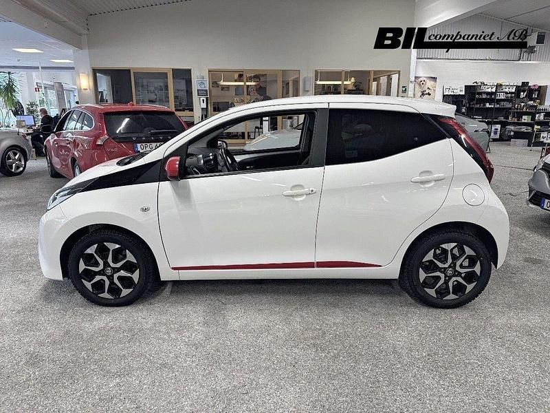 Begagnad Toyota Aygo 72 HK (52 kW) 2018 Vit Halvkombi