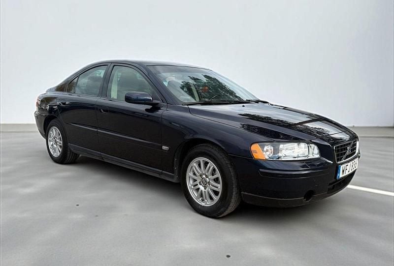 Mörkblå Begagnad 2004 Volvo S60 Business Edition Sedan | 45 000 kr (Marknadspris) - Bild 1/4