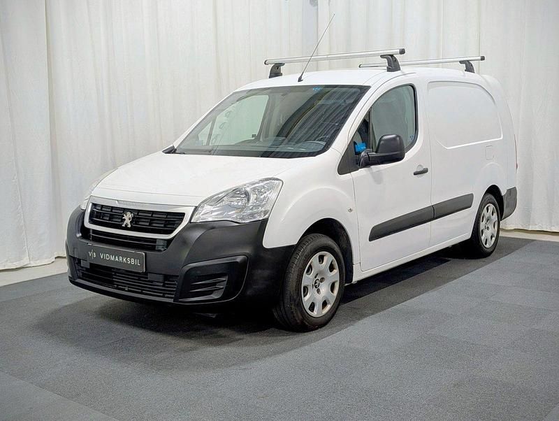 Vit Begagnad 2017 Peugeot Partner Minibuss | 114 900 kr (Marknadspris) - Bild 1/4