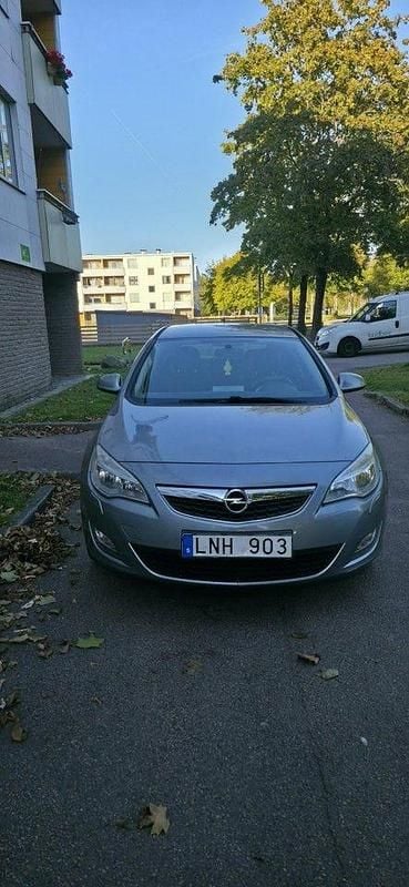 Begagnad 2010 Opel Astra Enjoy Halvkombi | 45 000 kr (Marknadspris) - Bild 1/4