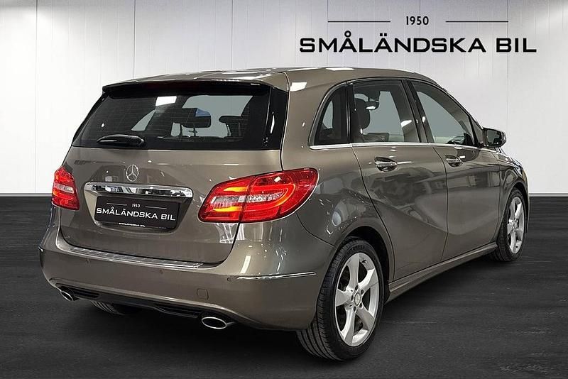 Begagnad Mercedes B180 122 HK (89 kW) 2014 Grå Minibuss