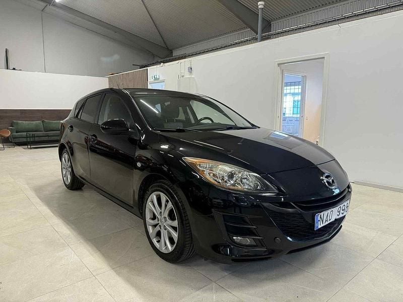 Svart Begagnad 2009 Mazda 3 Inclusive Halvkombi | 49 900 kr (Marknadspris) - Bild 1/4