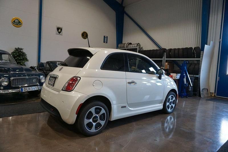 Vit Begagnad 2015 Fiat 500e Halvkombi | 99 800 kr - Bild 1/4