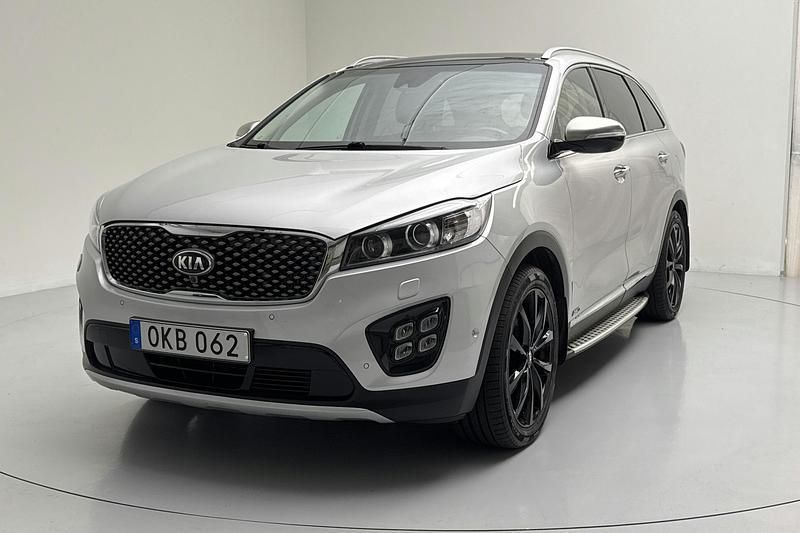 Grå Begagnad 2017 Kia Sorento SUV | 274 800 kr (Marknadspris) - Bild 1/4