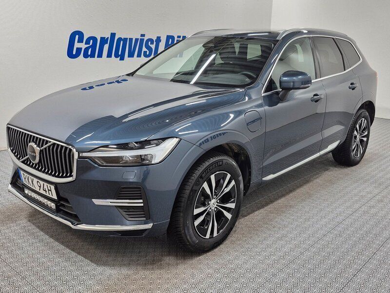 Mörkblå (denimblå metallic) Begagnad 2024 Volvo XC60 Core SUV | 555 000 kr (Marknadspris) - Bild 1/4