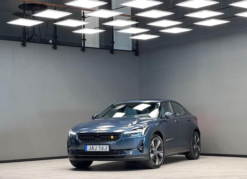 Mörkblå (blå) Begagnad 2023 Polestar 2 Pilot Sedan | 429 900 kr (Marknadspris) - Bild 1/3