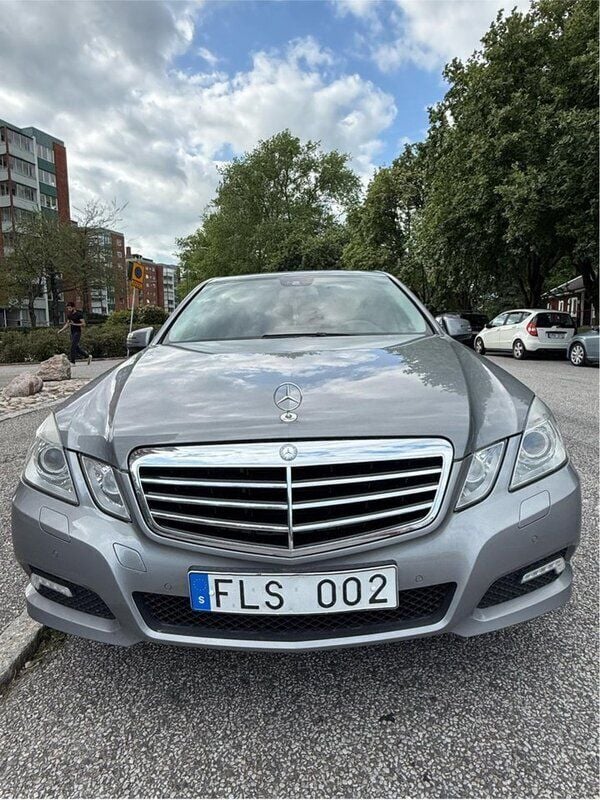 Grå Begagnad 2010 Mercedes E250 Avantgarde Sedan | 109 000 kr (Marknadspris) - Bild 1/4