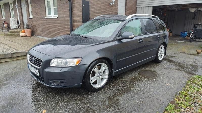 Begagnad 2010 Volvo V50 Summum Kombi | 21 000 kr (Bra pris) - Bild 1/4