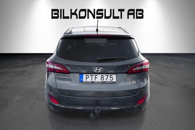 Begagnad Hyundai i30 Comfort 135 HK (99 kW) 2016 Mörkgrå Kombi