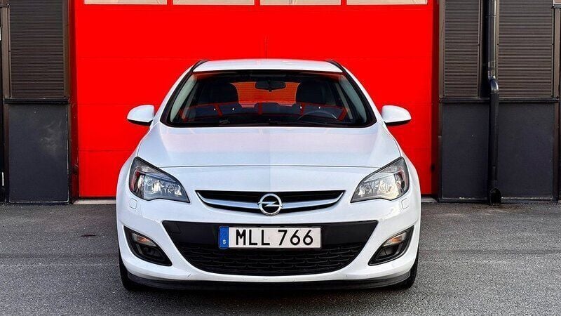 Vit Begagnad 2014 Opel Astra Kombi | 99 900 kr (Lite dyr) - Bild 1/4