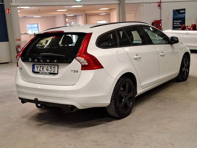 Begagnad Volvo V60 Kinetic 152 HK (111 kW) 2017 Vit Kombi
