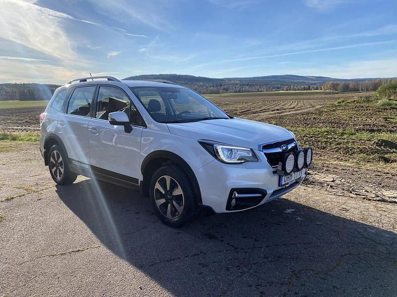 Vit Begagnad 2016 Subaru Forester SUV | 105 000 kr (Lite dyr) - Bild 1/4