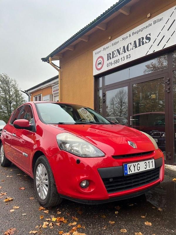 Röd Begagnad 2010 Renault Clio R.S. Halvkombi | 30 000 kr (Marknadspris) - Bild 1/4