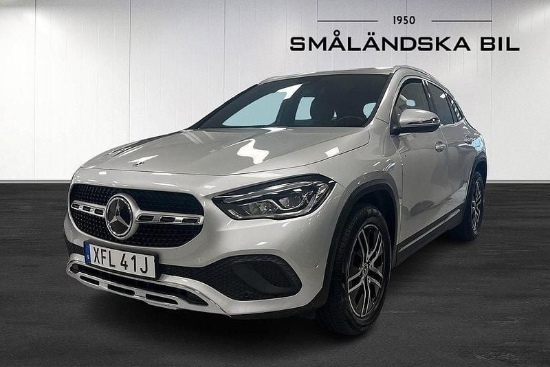 Iridiumsilver metallic Begagnad 2022 Mercedes GLA200 SUV | 359 000 kr (Bra pris) - Bild 1/4