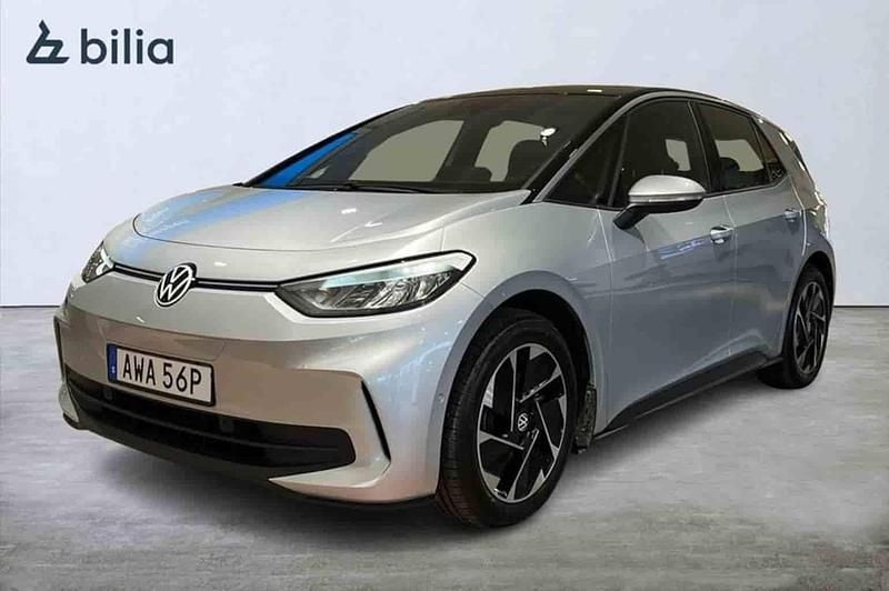 Silver Begagnad 2024 VW ID.3 Pro Performance Halvkombi | 314 900 kr (Bra pris) - Bild 1/1