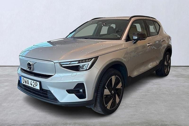 Silver Begagnad 2023 Volvo XC40 Ultimate SUV | 509 800 kr (Dyr) - Bild 1/4
