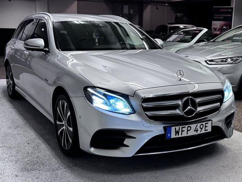Begagnad Mercedes E300 AMG line 306 HK (225 kW) 2021 Silver Kombi