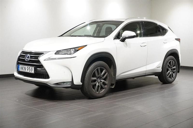 Vit Begagnad 2016 Lexus NX300h Executive Line SUV | 219 800 kr (Marknadspris) - Bild 1/2