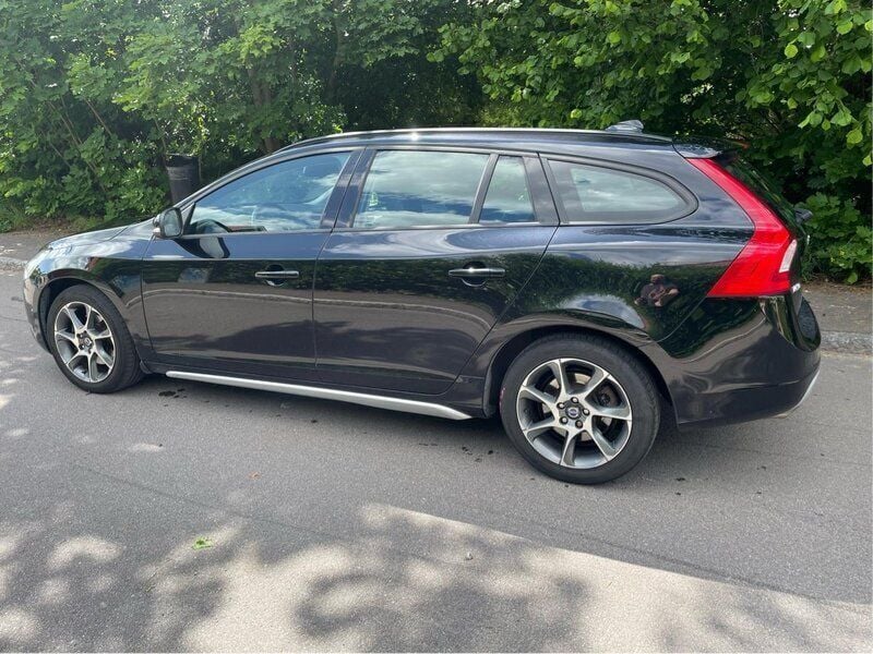 Svart Begagnad 2012 Volvo V60 Momentum Kombi | 91 000 kr (Bra pris) - Bild 1/4
