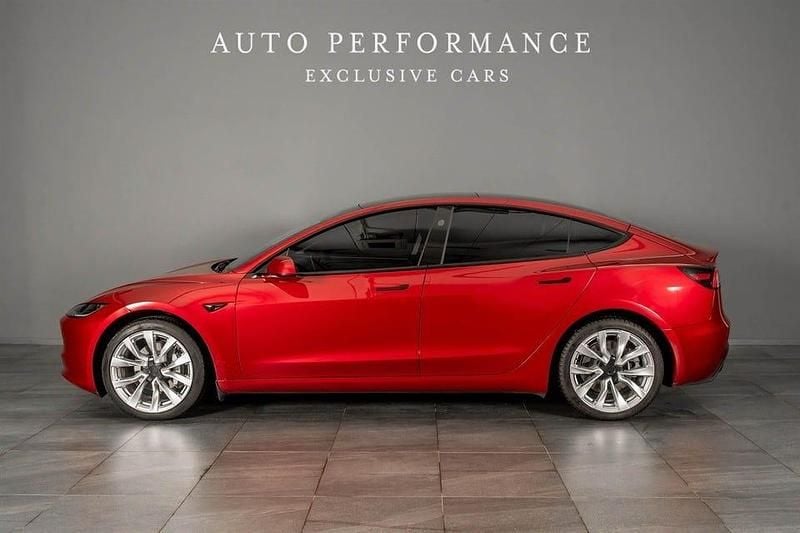 Begagnad Tesla Model 3 Long Range AWD 366 kW (498 HK) 2024 Röd Sedan