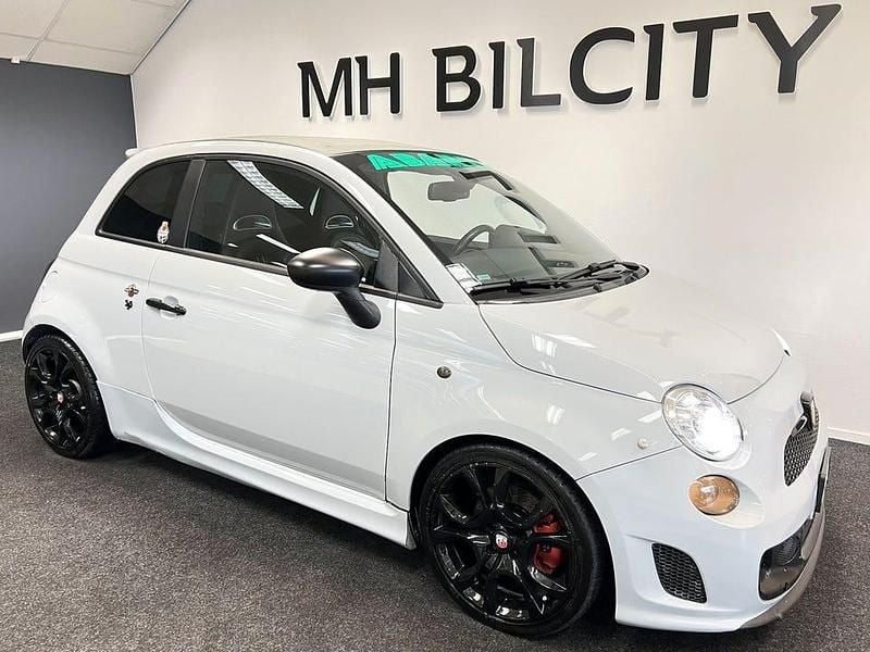 Grå Begagnad 2014 Abarth 595C Turismo Cab | 129 900 kr - Bild 1/4