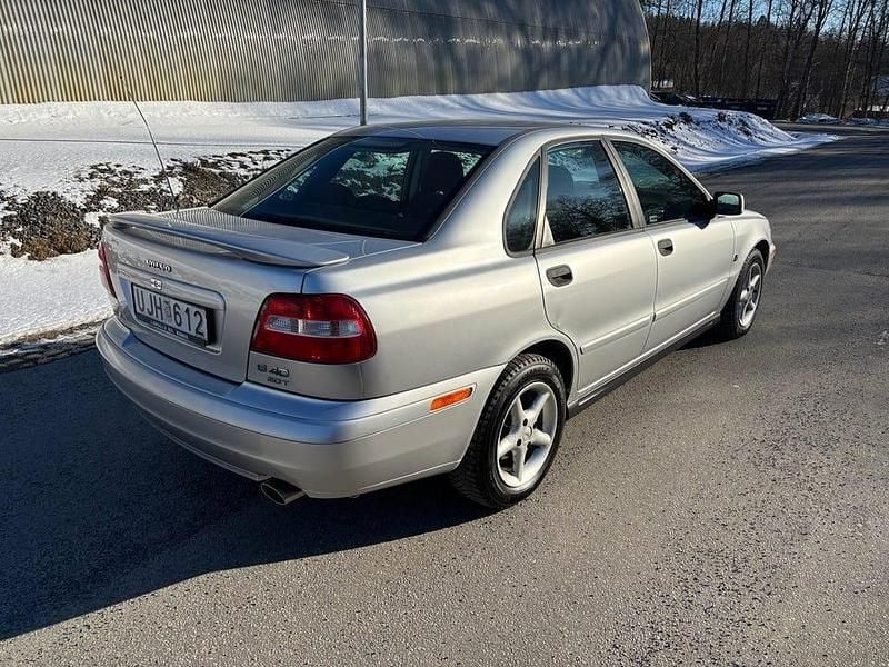 Begagnad Volvo S40 163 HK (119 kW) 2003 Ljusgrå Sedan