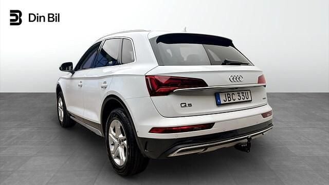Begagnad Audi Q5 Advanced Plus 204 HK (150 kW) 2024 Glaciärvit metallic SUV