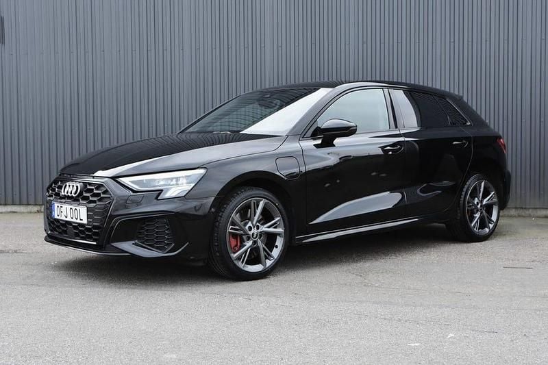 Svart Begagnad 2023 Audi A3 S-Line | 279 900 kr (Marknadspris) - Bild 1/4