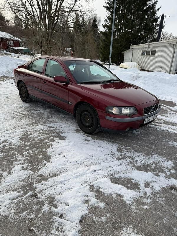 Begagnad Volvo S60 170 HK (125 kW) 2003 Vin röd Sedan