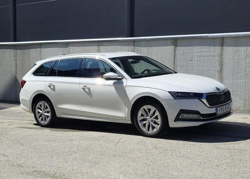 Begagnad Skoda Octavia Style 204 HK (150 kW) 2022 Vit Kombi