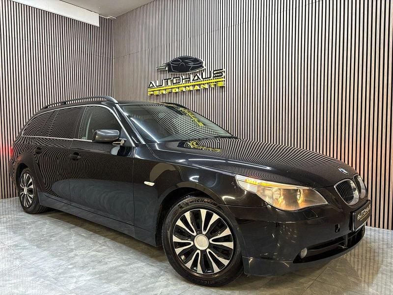 Svart Begagnad 2005 BMW 523 Kombi | 29 900 kr (Marknadspris) - Bild 1/4